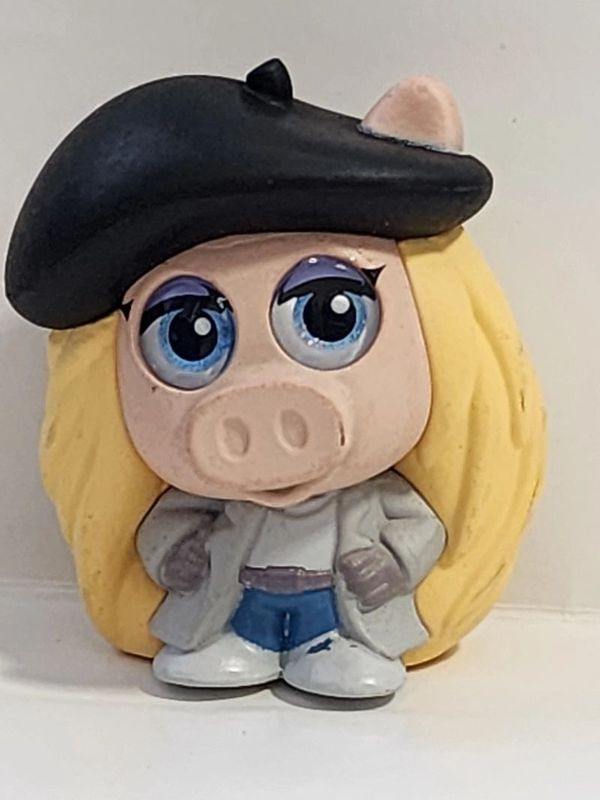 Miss Piggy Lets Go Disney Doorables